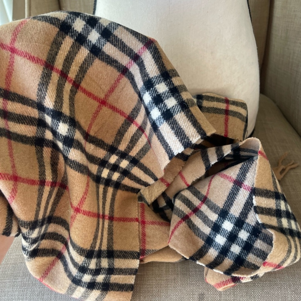Authentic vintage Burberrys vintage nova check tan scarf (D5096) - Picture 7 of 8